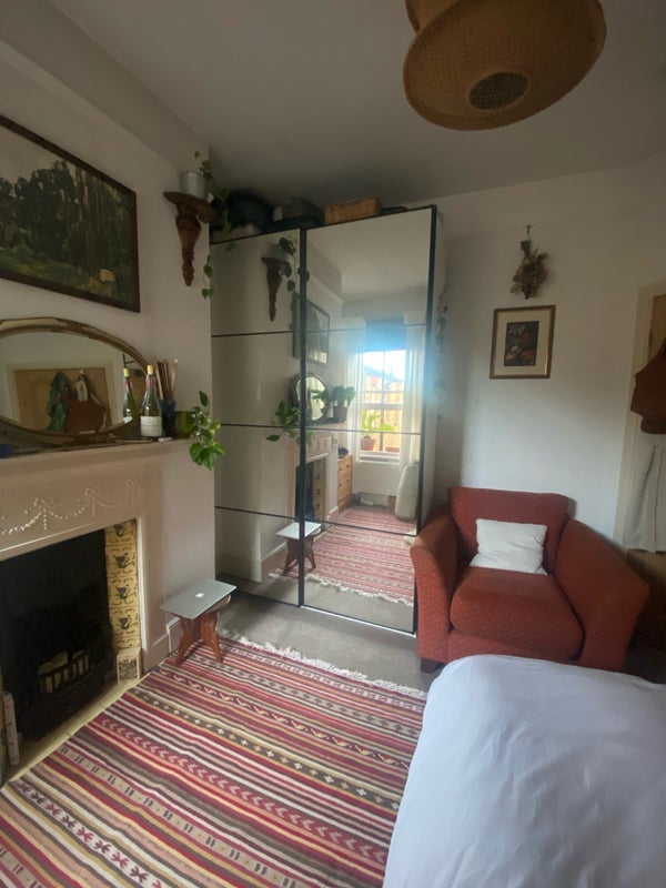 Flat Doverfield Road in Greater London