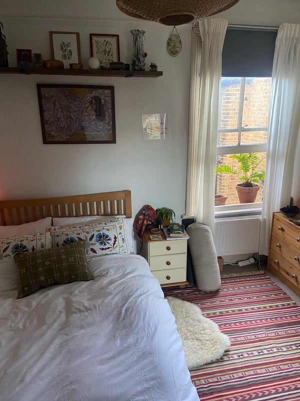 Flat Doverfield Road in Greater London