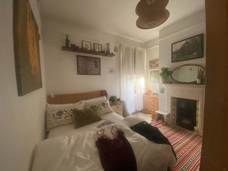 Flat Doverfield Road in Greater London