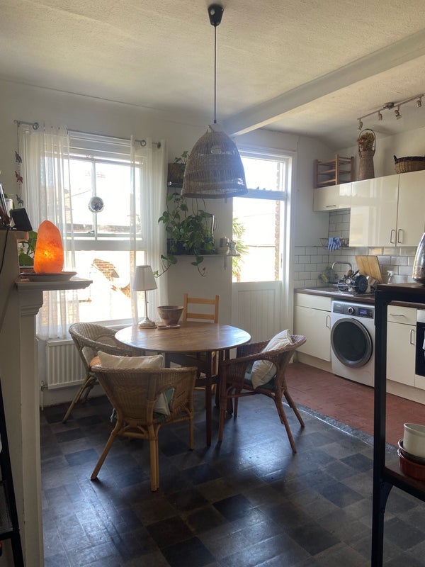 Room Doverfield Road in Greater London
