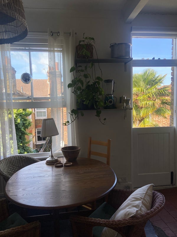 Room Doverfield Road in Greater London