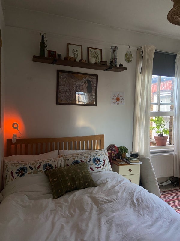 Flat Doverfield Road in Greater London