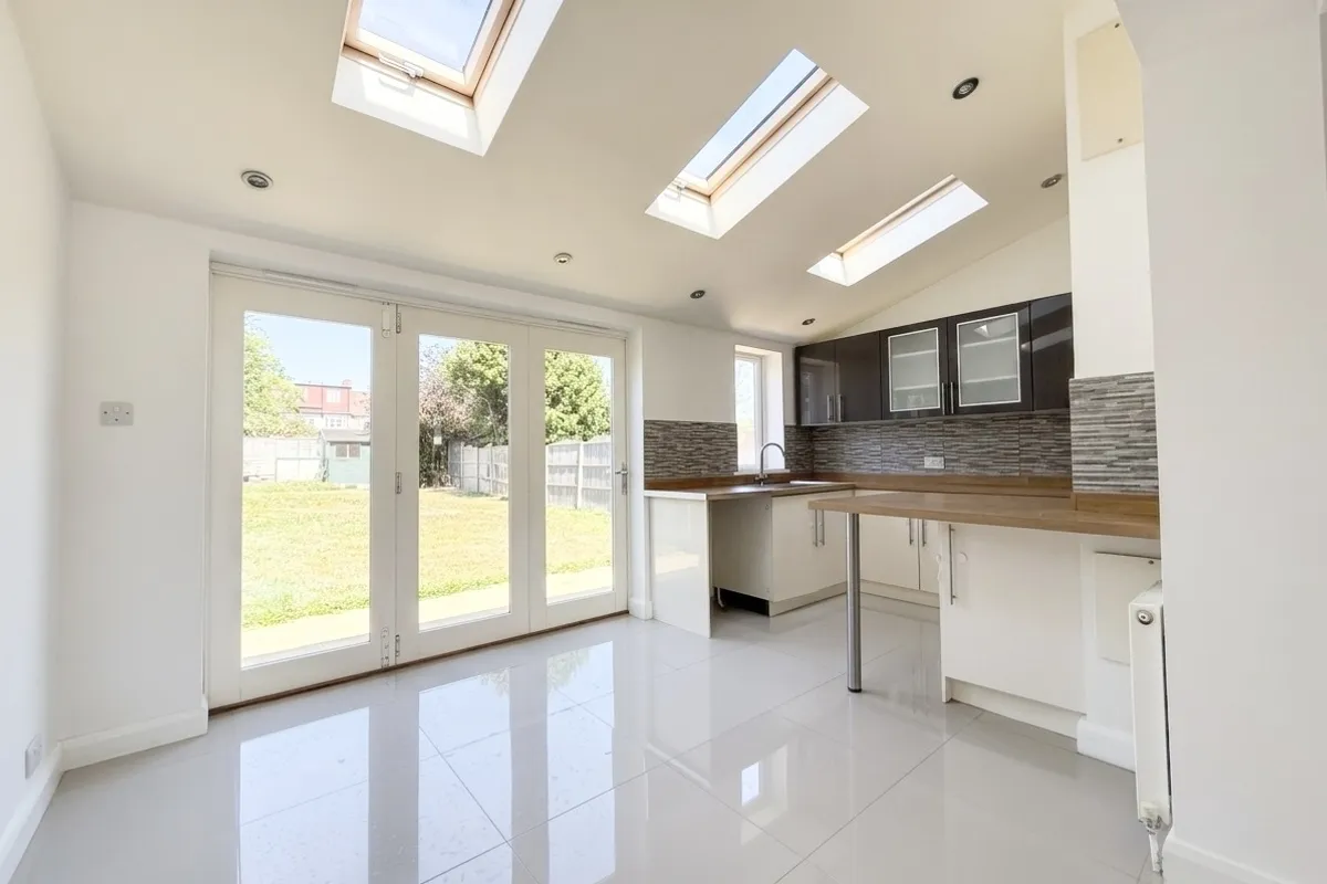 House Surrey Grove in Greater London