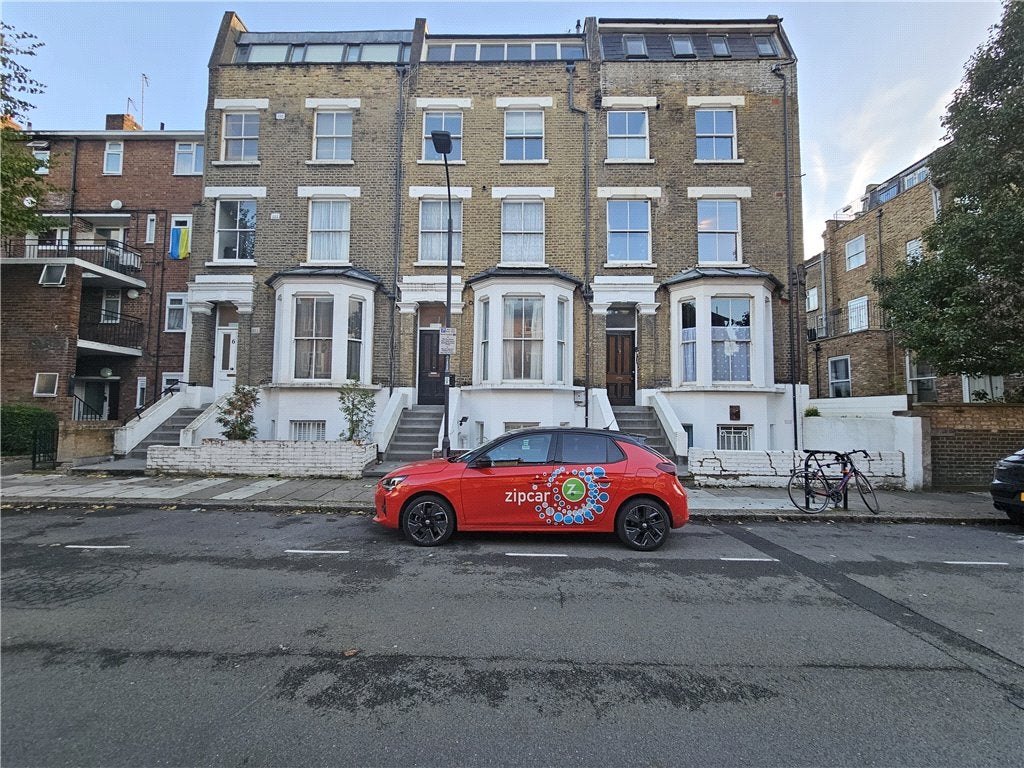 Flat Westwick Gardens in Greater London