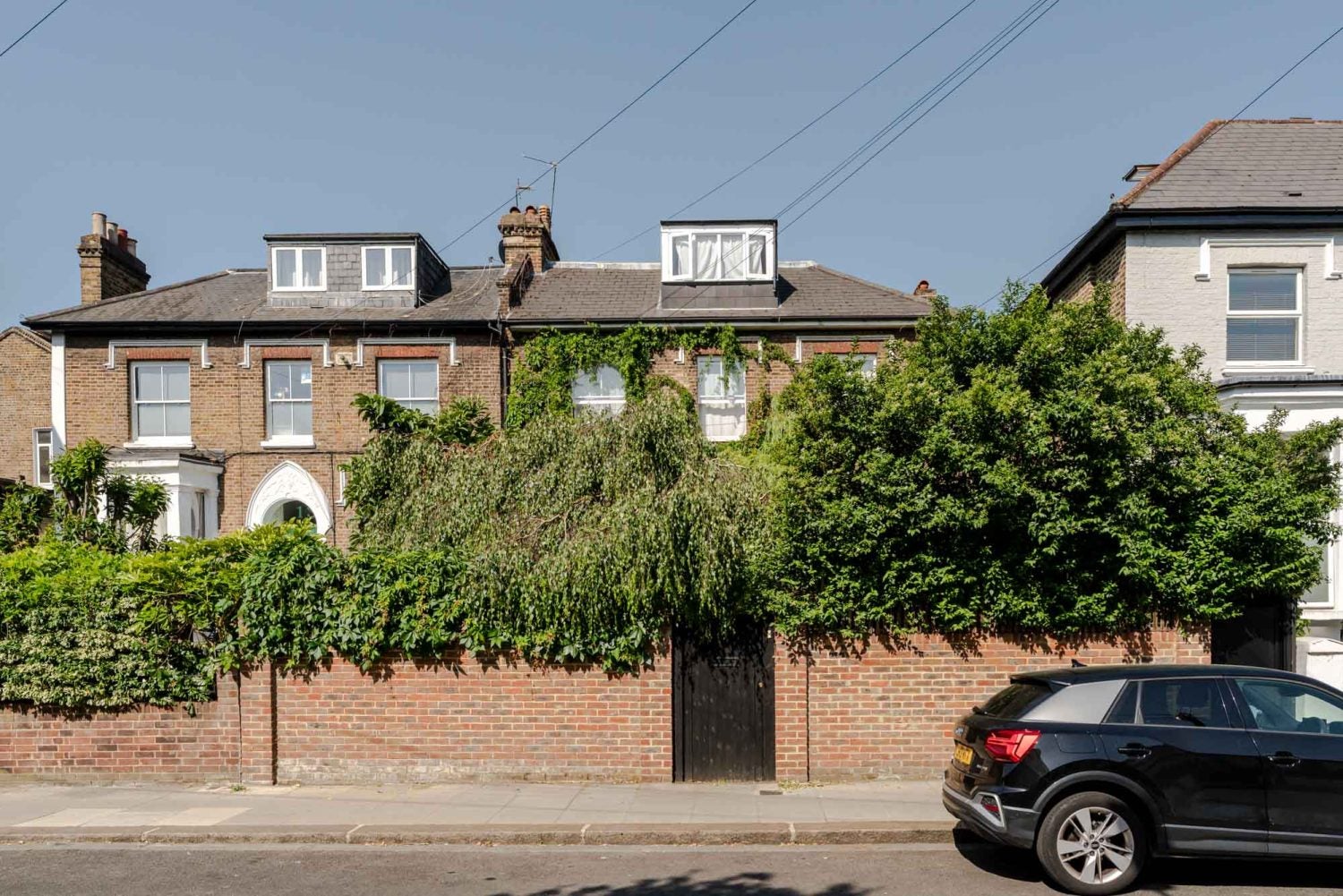 Flat Oaklands Grove in Greater London