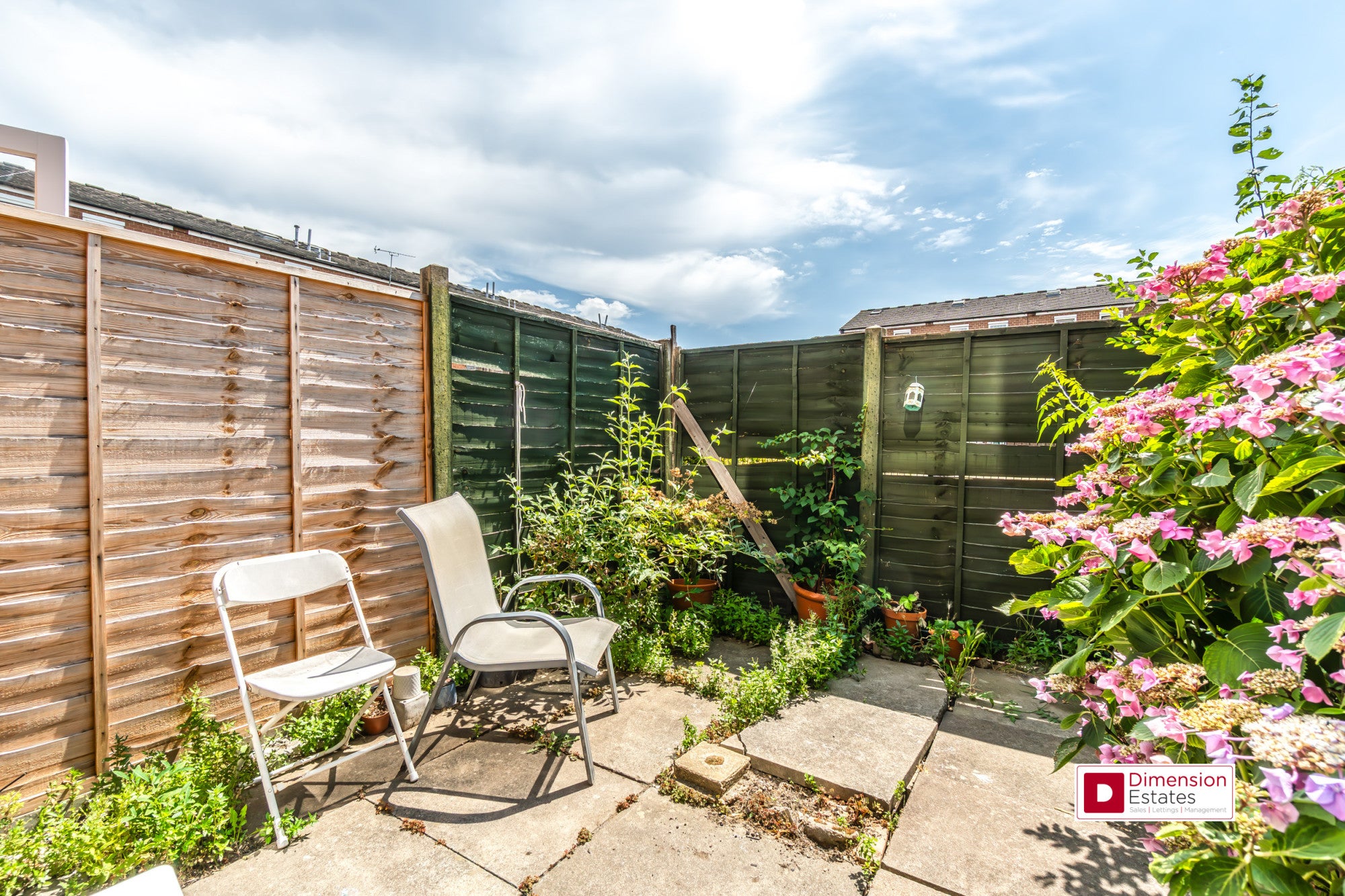 House Lyneham Walk in Greater London