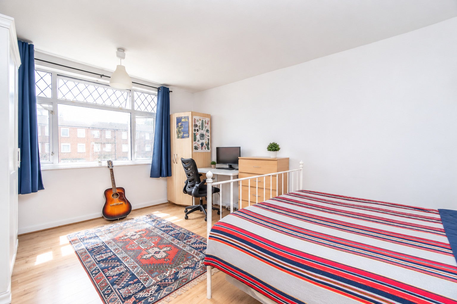 House Lyneham Walk in Greater London
