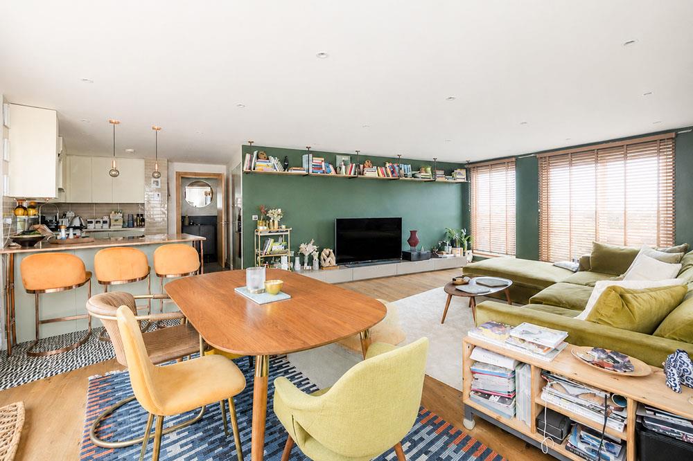 Flat Gloucester Avenue in Greater London