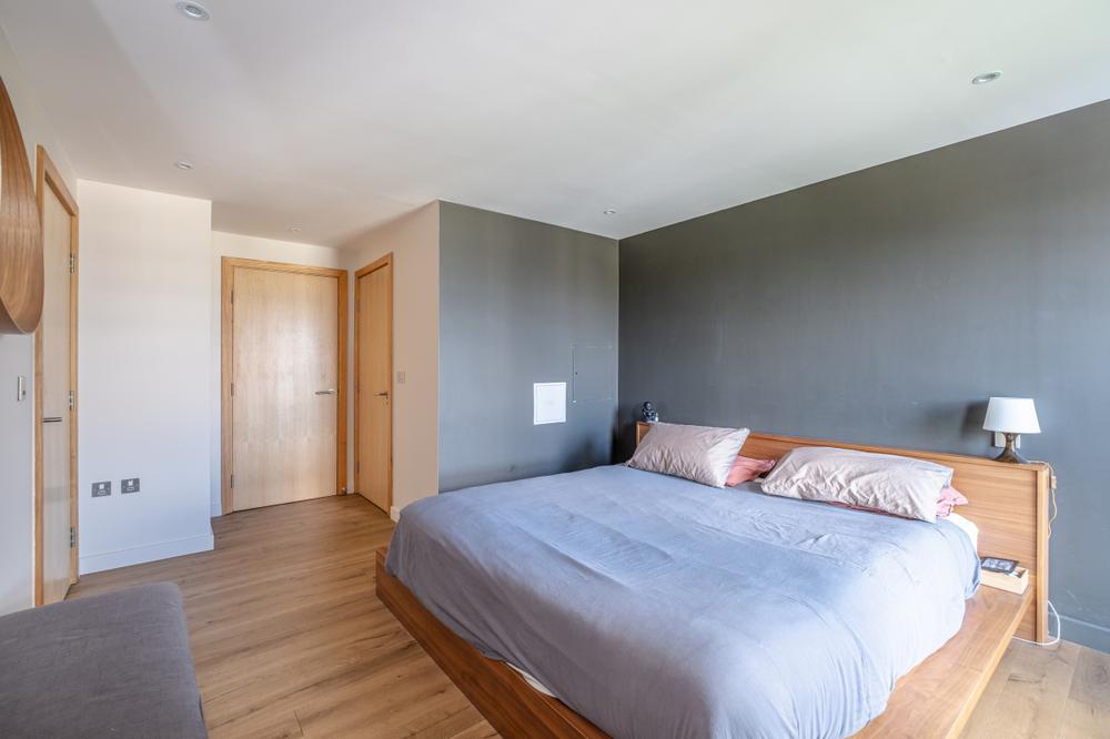 Flat Gloucester Avenue in Greater London