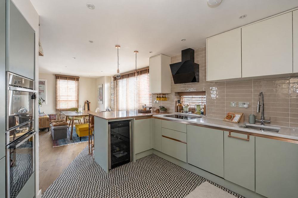 Flat Gloucester Avenue in Greater London