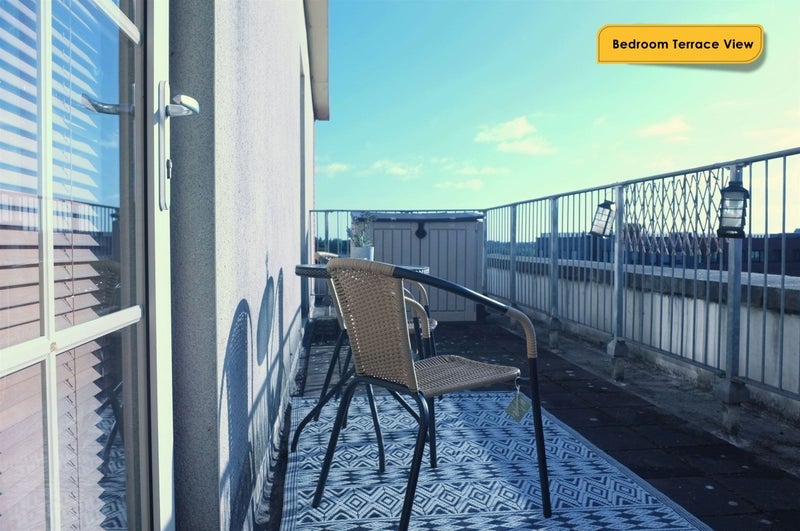 Room Chase Side in Greater London