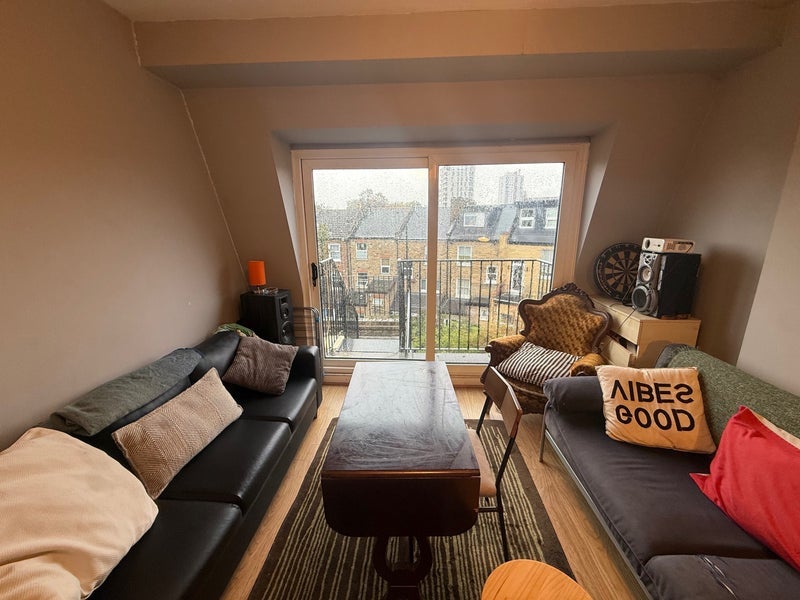 Room Clarence Road in Greater London