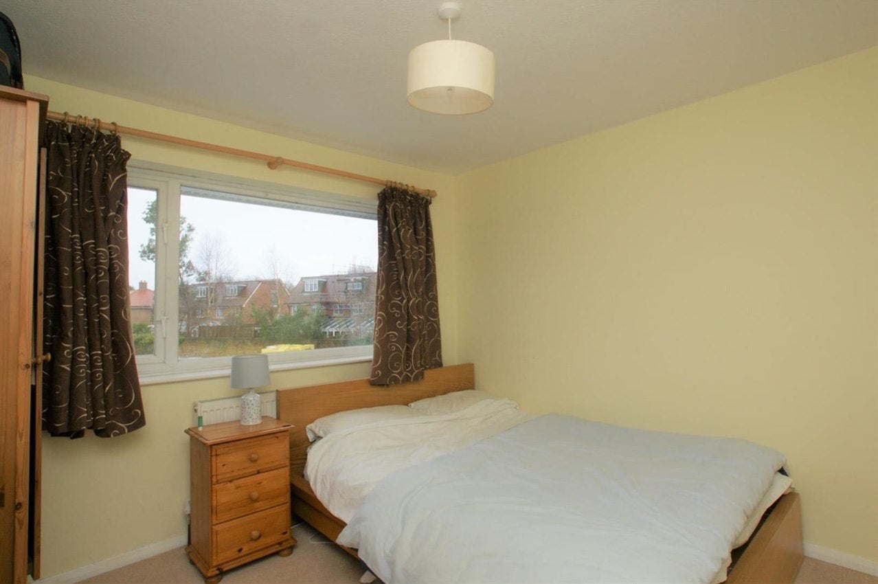 House Felcott Close in Walton on Thames