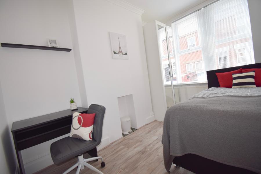 Room Longford Street in Derby