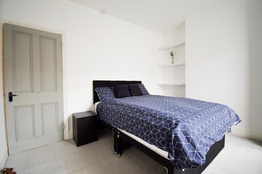 Room Longford Street in Derby