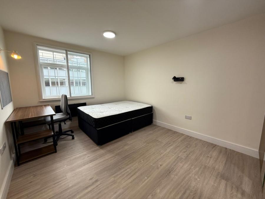 Flat King Street in Newcastle-under-Lyme