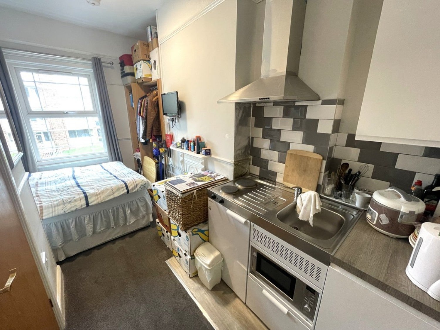 Flat Bath Road in Reading