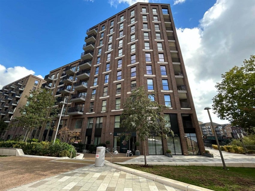 Flat Carraway Street in Reading