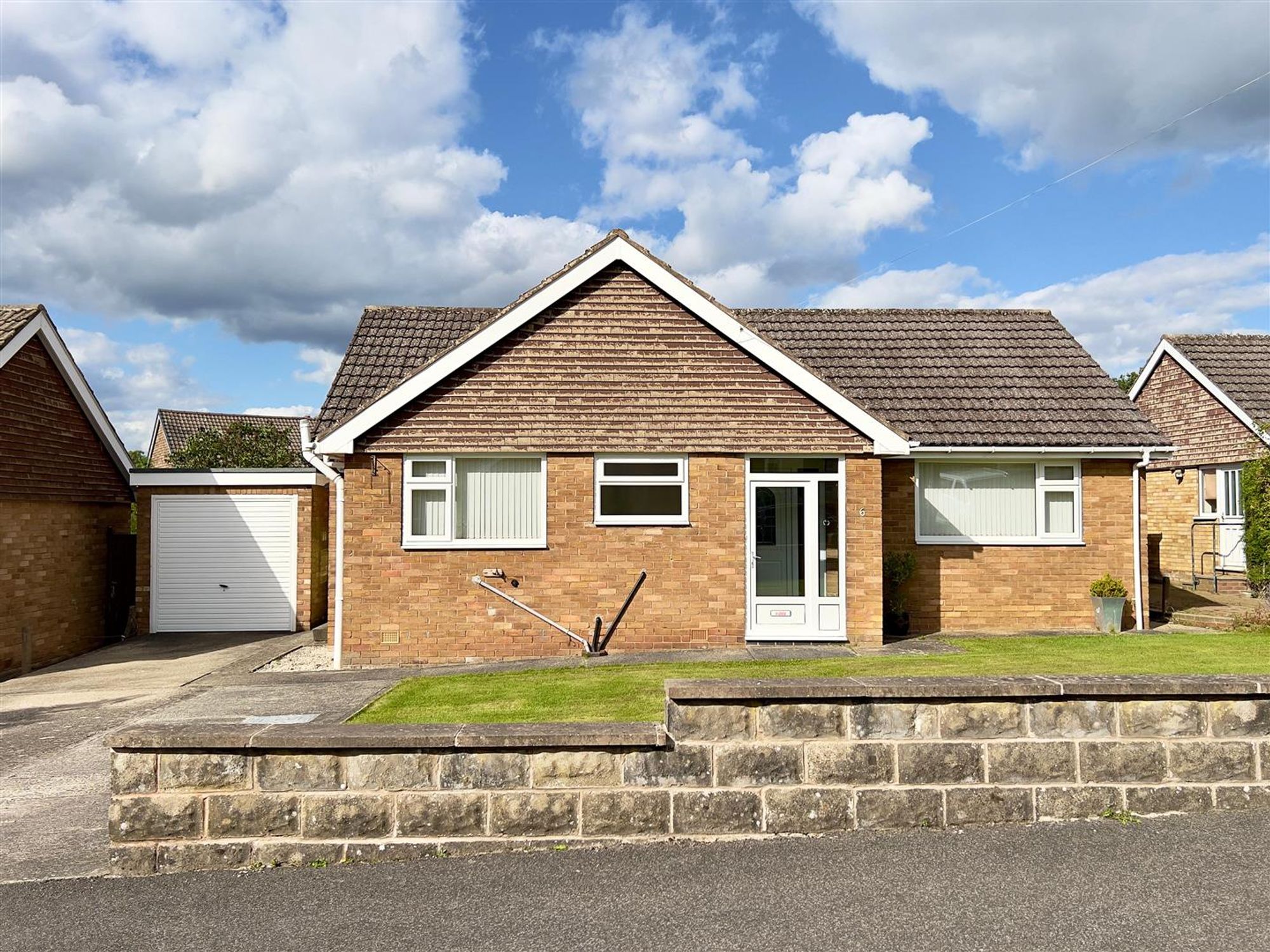 House Woodvale Close in Chesterfield