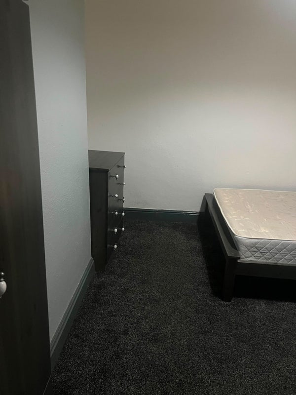 Room Abbey Road in Sandwell