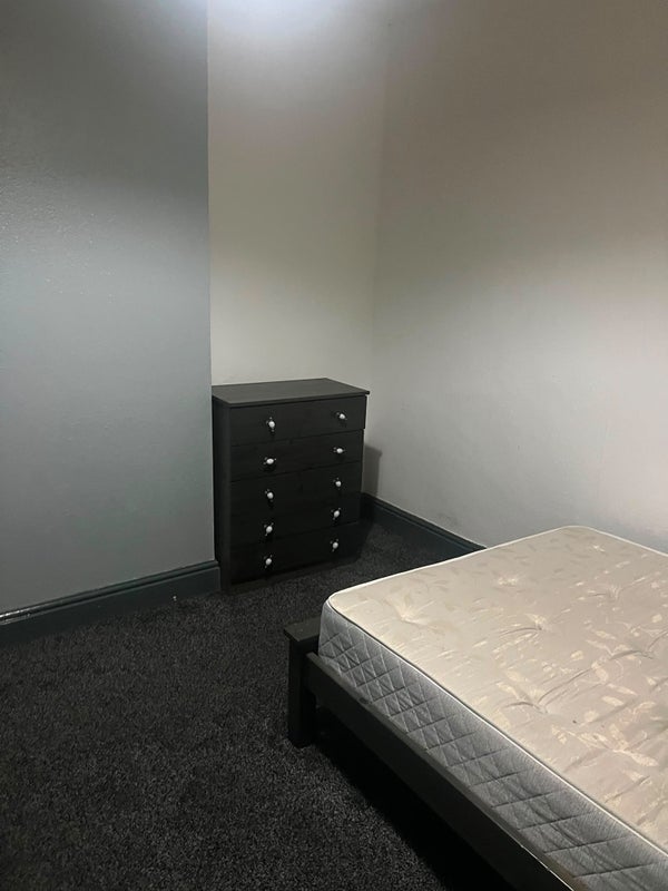Room Abbey Road in Sandwell