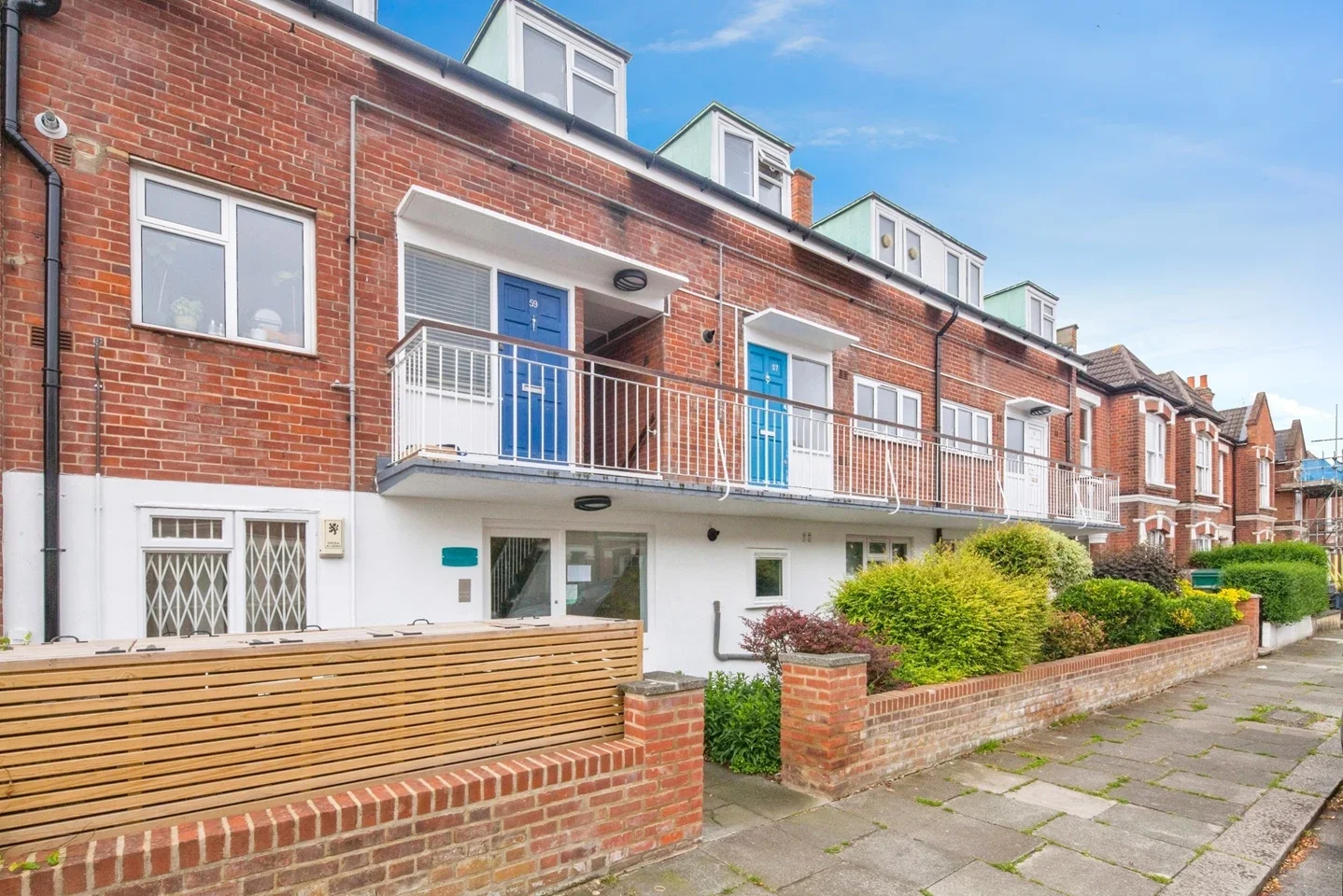 Flat Midmoor Road in Greater London