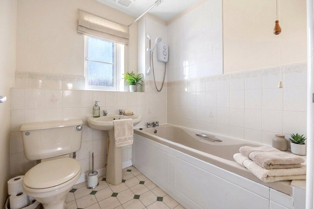 House Cherrytree Court in Bristol