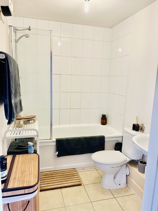 Room Morris Court in Greater London