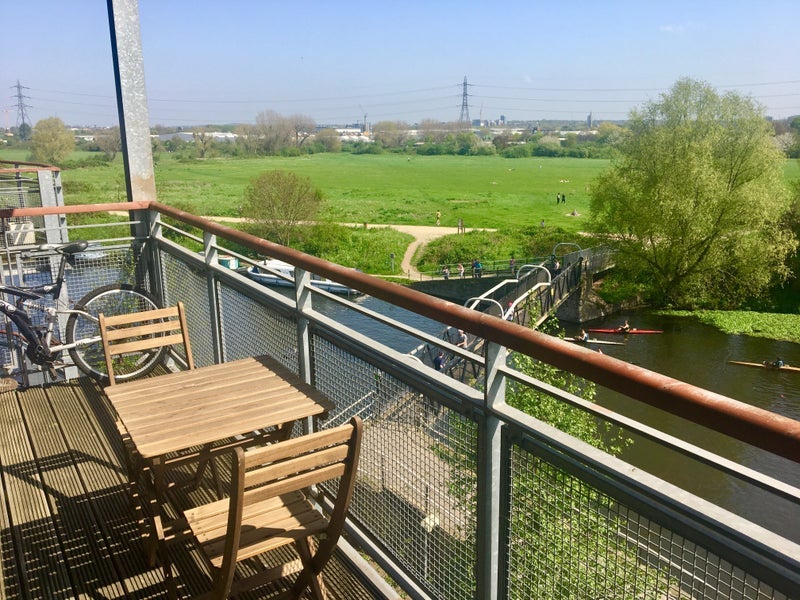 Room Morris Court in Greater London