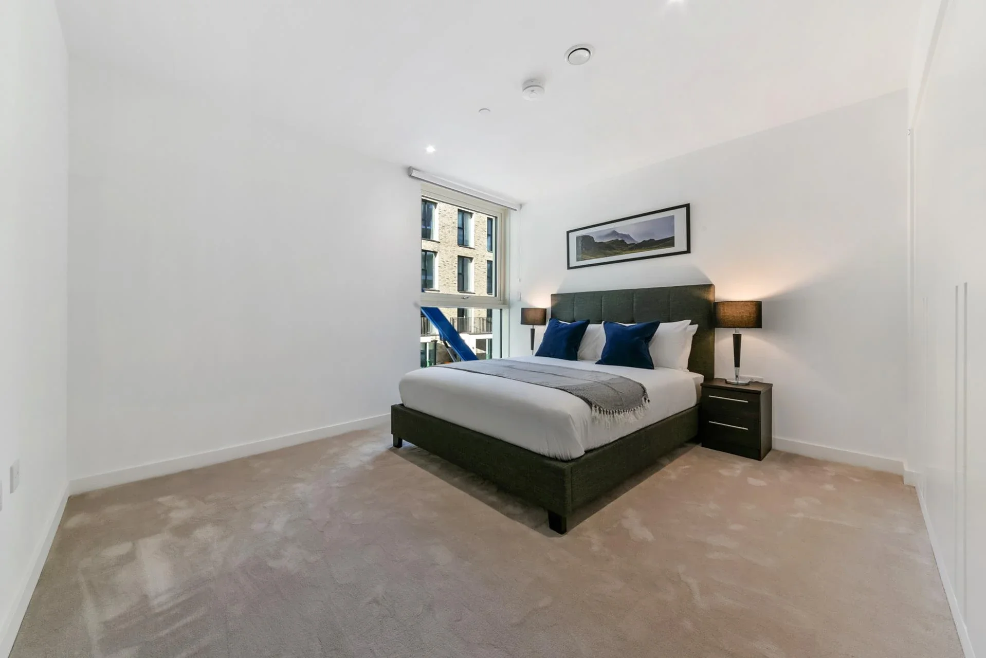 Flat Royal Crest Avenue in Greater London