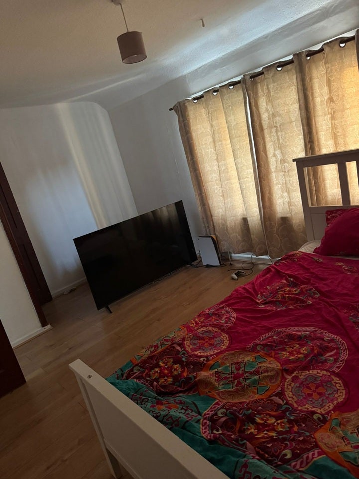Room Alibon Road in Greater London