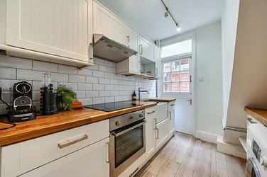 Flat Clive Road in Greater London