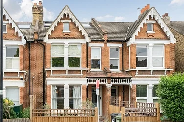 Flat Clive Road in Greater London