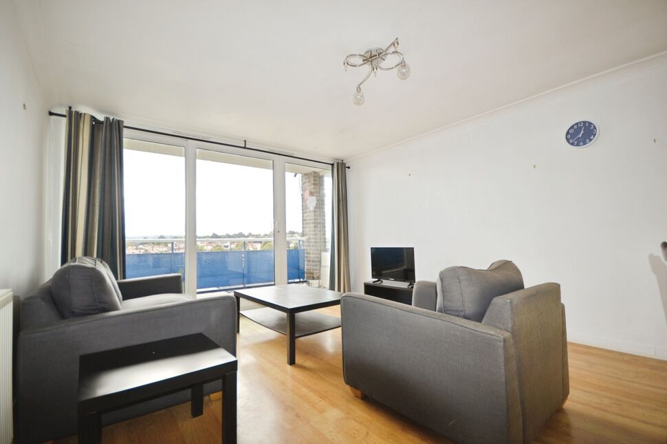 Flat Humber Crescent in Strood