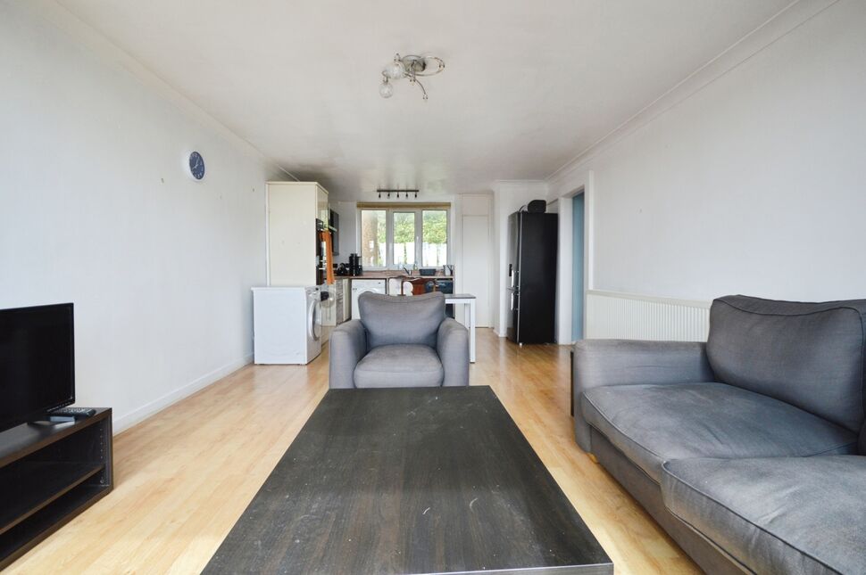 Flat Humber Crescent in Strood