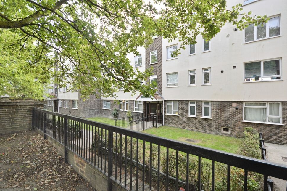 Flat Humber Crescent in Strood
