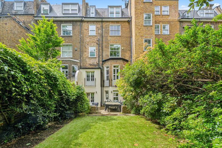House Russell Road in Greater London