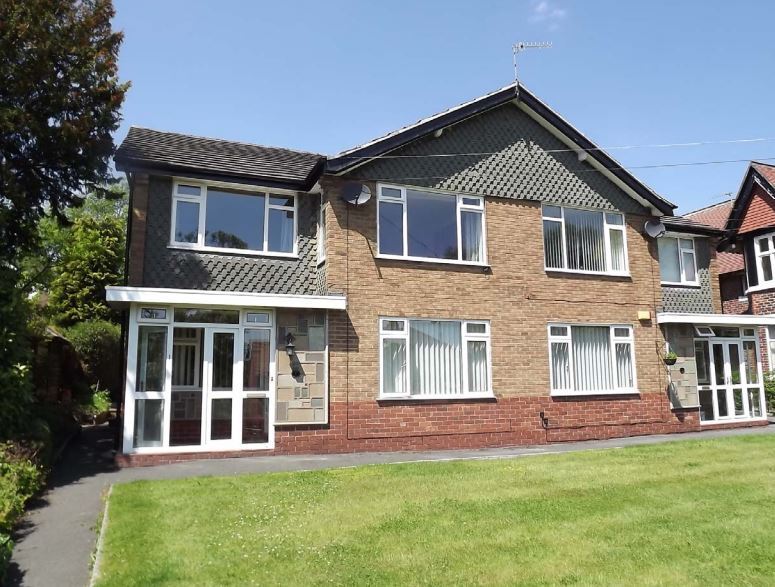 Flat Leafield Road in Stockport