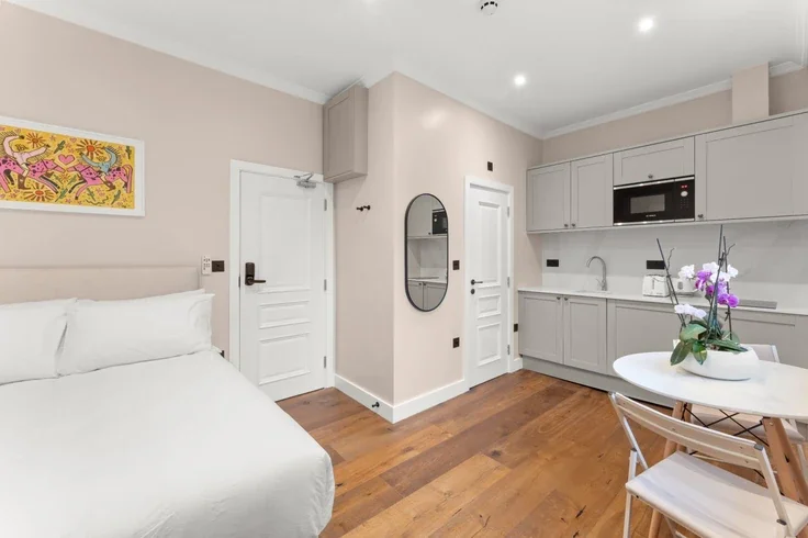 Flat Curtain Road in Greater London