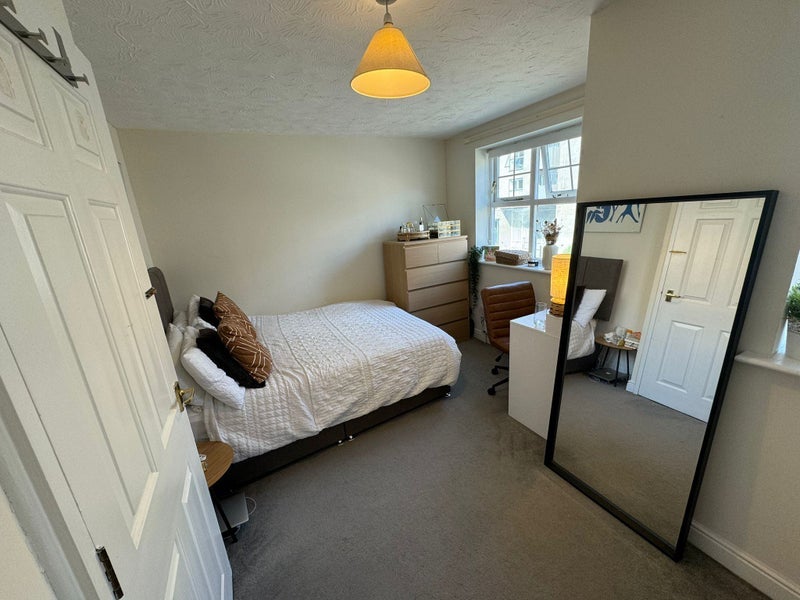 Room Bedford Road in Greater London