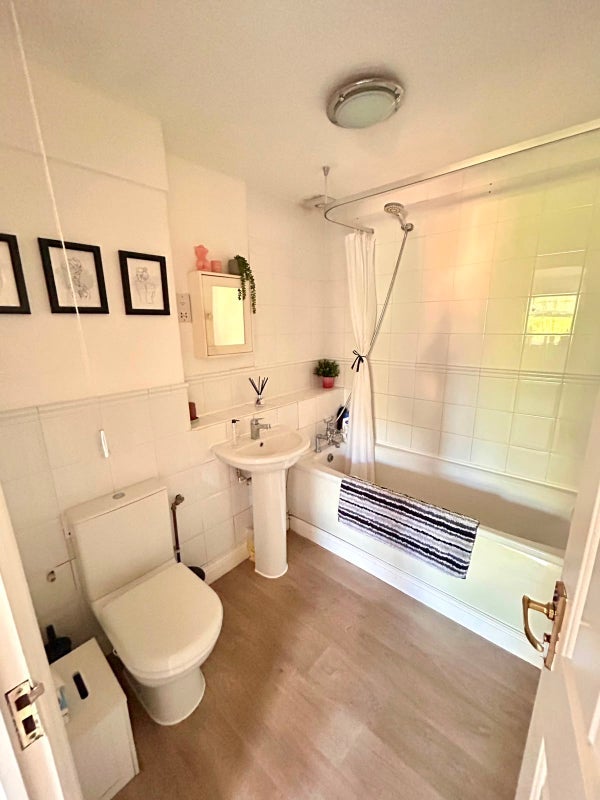 Room Bedford Road in Greater London