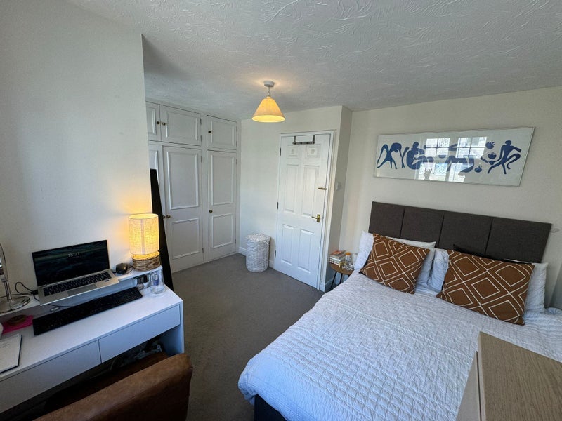 Room Bedford Road in Greater London