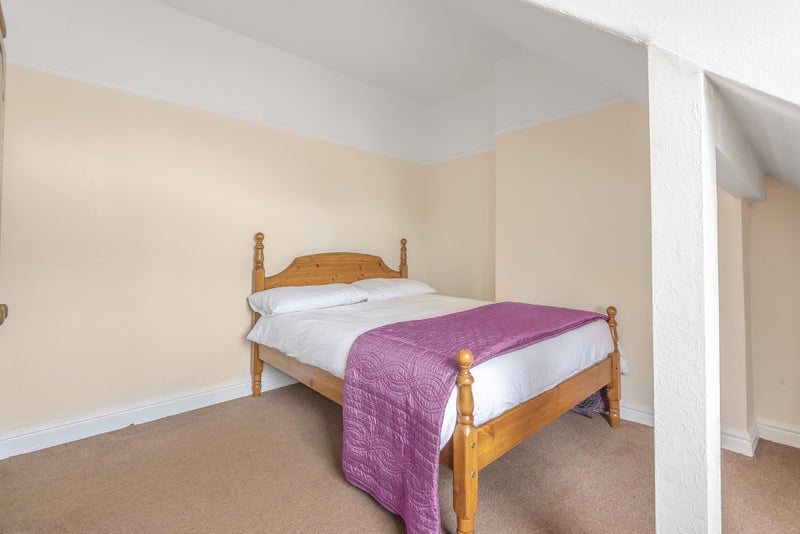 Room Wentworth Park Avenue in Birmingham