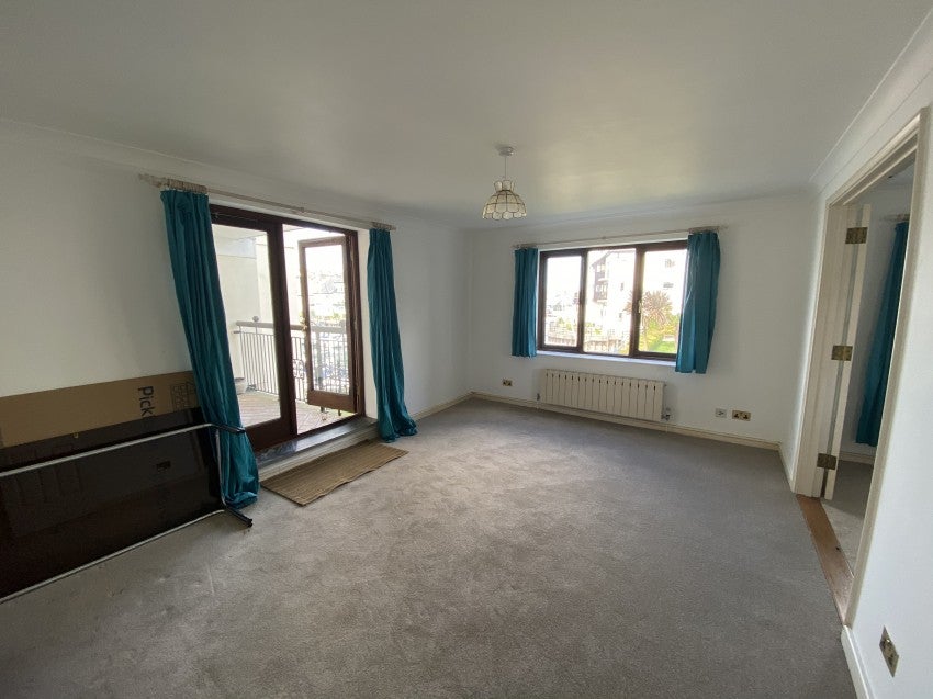 Flat Tregunter Mews in Falmouth