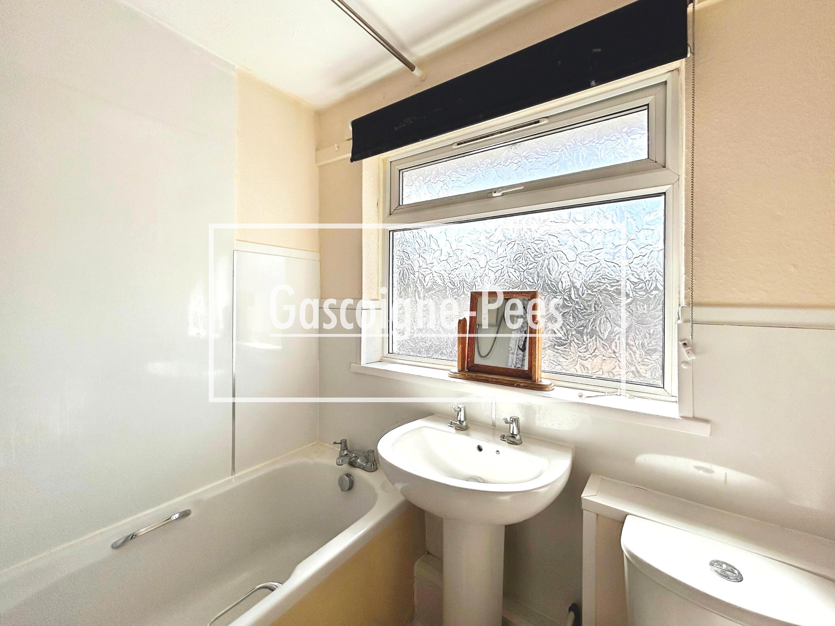 Flat Fletcher Close in Basingstoke and Deane