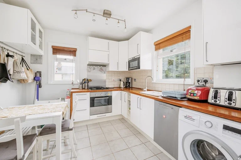 House Elderberry Road in Greater London