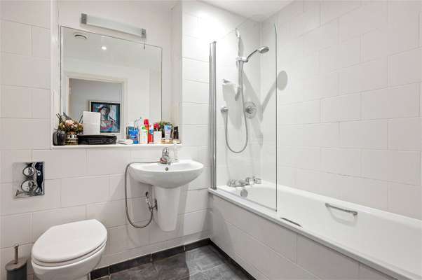 Flat Hornsey Lane in Greater London