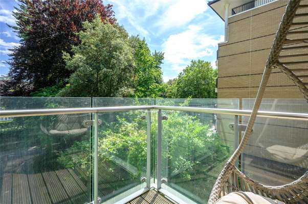 Flat Hornsey Lane in Greater London