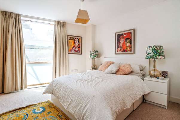 Flat Hornsey Lane in Greater London