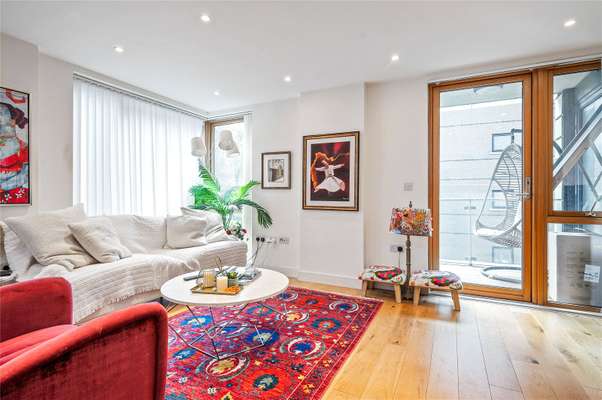 Flat Hornsey Lane in Greater London